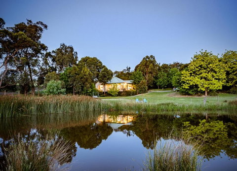 Raynella Alpaca Farmstay - Pubs and Clubs 0