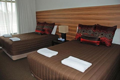 Red Cedars Motel - Go Out 1