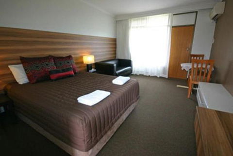 Red Cedars Motel - Go Out 2