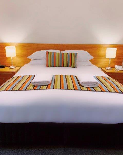 Red Earth Motel - Pubs and Clubs 2