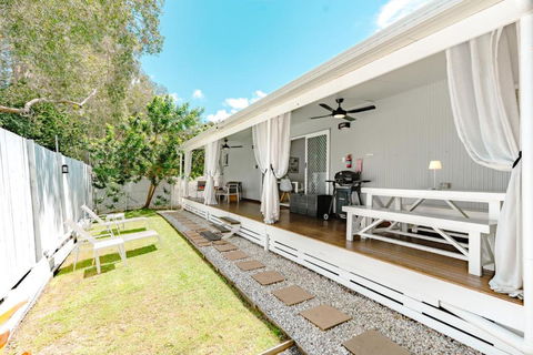 Private Outdoor Spa, Fire Pit, Cinema Room - THE COTTAGE COOLUM BEACH - Pubs and Clubs 3