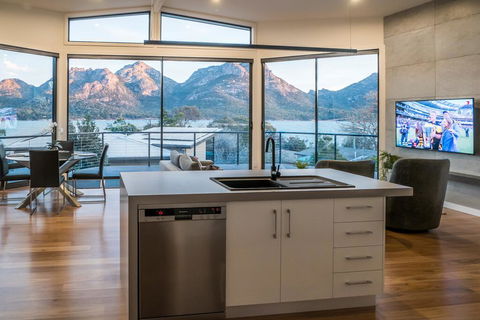 At The Bay - Pubs and Clubs 0