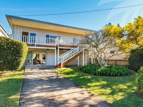 At Tintagel - Pubs and Clubs 0