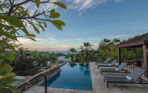 At Water's Edge Resort - Pubs and Clubs 2