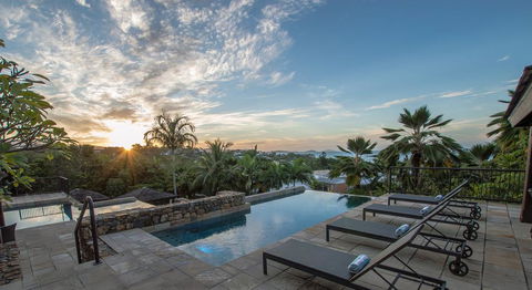 At Water's Edge Resort - Pubs and Clubs 0