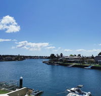 Attached Self Service Waterfront Whole Villa - Sydney - Pubs and Clubs