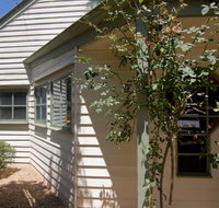 Atticus Cottage - Pubs and Clubs