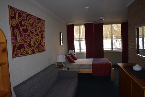Attunga Alpine Lodge & Apartments - Pubs and Clubs 1
