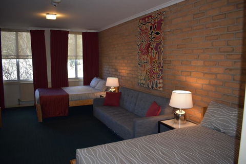 Attunga Alpine Lodge & Apartments - Pubs and Clubs 3