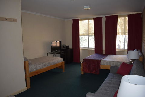 Attunga Alpine Lodge & Apartments - Pubs and Clubs 2
