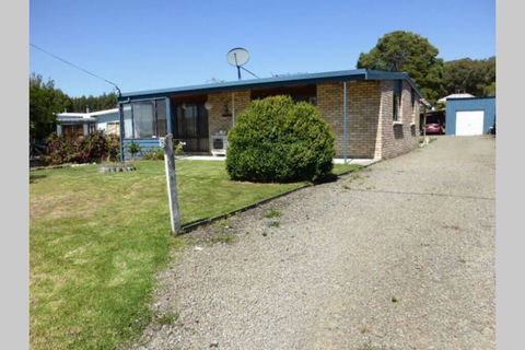 Au-Don Short Stay Accommodation - Pubs and Clubs 0