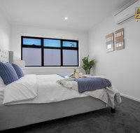 AU.JOY 3 Bed Townhouse Burwood 3 - Pubs and Clubs