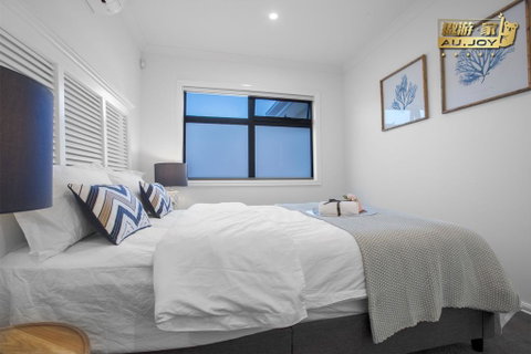 AU.JOY 3 Bed Townhouse Burwood 3 - Pubs and Clubs 3