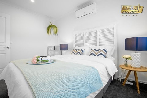 AU.JOY 3 Bed Townhouse Burwood 3 - Pubs and Clubs 2