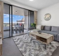 AU1 - Long Stay w Balcony RiverViews Fast WiFi - Pubs and Clubs