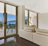Aura apartment with Spectacular Views - Pubs and Clubs