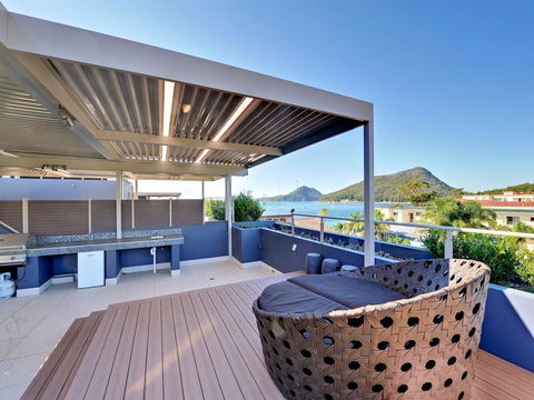 Aura Unit 12 - Shoal Bay - Pubs and Clubs 0