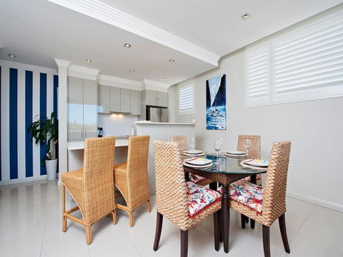 Aura Unit 12 - Shoal Bay - Pubs and Clubs 3