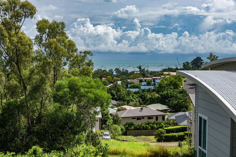 Austinmer - Cannonvale - Pubs and Clubs 2