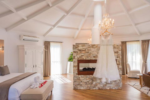 Austinvilla Estate - Pubs and Clubs 0