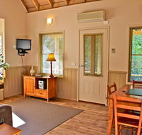 Autumn Leaf Cottage 1 - Pubs and Clubs