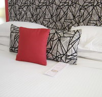 Avaleen Lodge Motor Inn - Pubs and Clubs