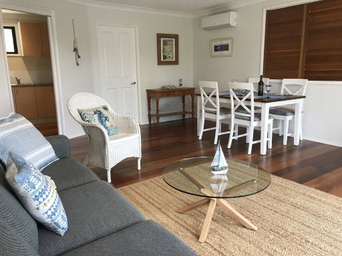 Avalon Seashells 2 Bedroom Apartment With Pool - Go Out 3
