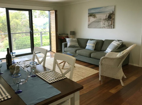 Avalon Seashells 2 Bedroom Apartment With Pool - Go Out 2