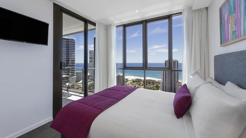 Avani Broadbeach Residences - Pubs and Clubs 1
