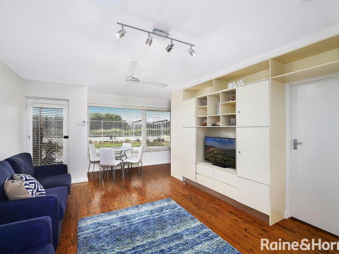 Avoca Beach Haven - 5/161 Avoca Drive, Avoca Beach - Pubs and Clubs 2
