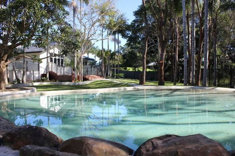 Away On Belongil Fields - Pubs and Clubs 1