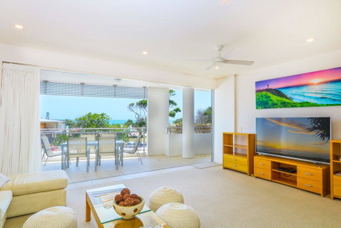 Azura Ocean View Holiday Apartment - Go Out 1