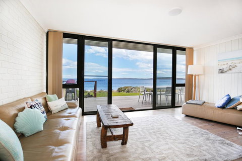 Azure Absolute Beachfront - Pet Friendly - Go Out 2