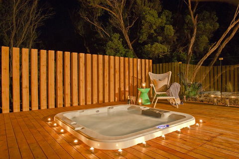 Azure Beach Retreat - Spa Luxury - Pubs and Clubs 0