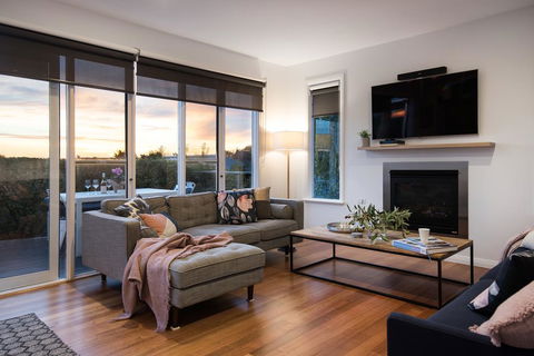 Azure Daylesford - Pubs and Clubs 0