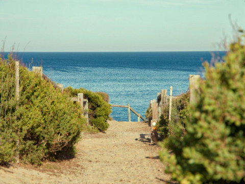 Back Beach Hideaway - Go Out 3