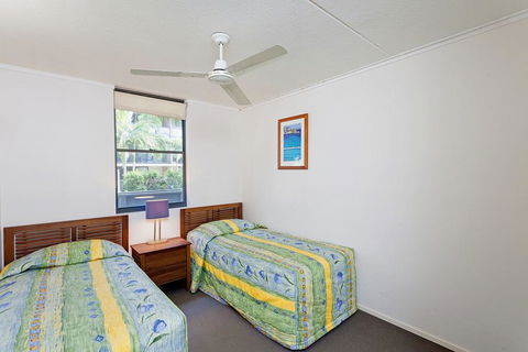 Baden 74 - Rainbow Shores, Top Floor, Air Conditioned Unit, Walk To Beach - Go Out 1
