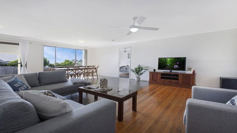 Bailey's Beach House - Go Out 3