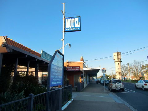Bairnsdale Kansas City Motel - Pubs and Clubs 3