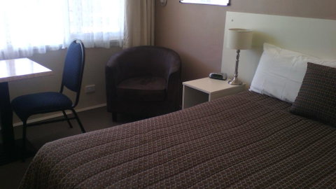 Bairnsdale Main Motel - Pubs and Clubs 1