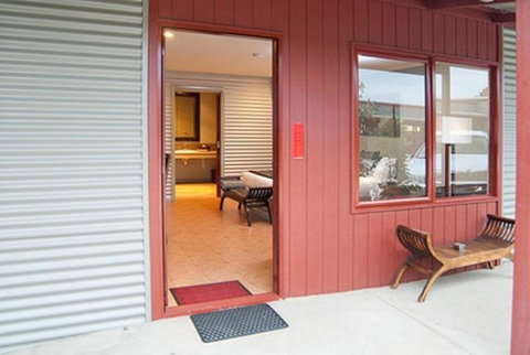 Bairnsdale Motel - Pubs and Clubs 3