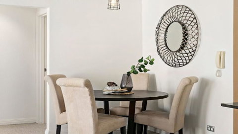 Balgowlah Executive Apartment - Go Out 1
