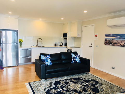 Balmoral Apartment Binalong Bay - Pubs and Clubs 2