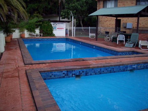 Banana Coast Caravan Park - Pubs and Clubs 0