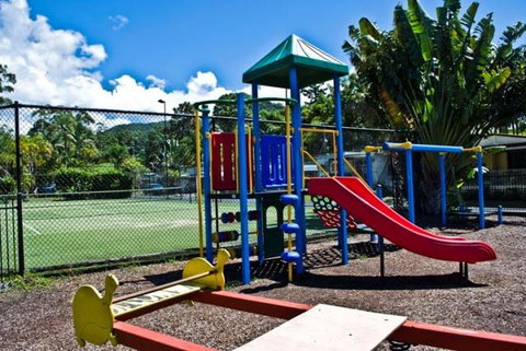 Banana Coast Caravan Park - Pubs and Clubs 2