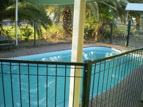 Banjos Overnight And Holiday Units - Pubs and Clubs 2