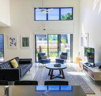 Banksia Villa - Pubs and Clubs