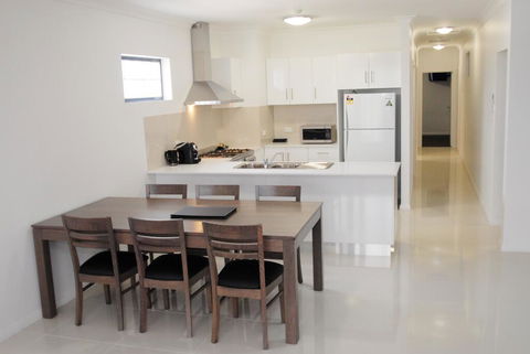 Banna Suites Apartments - Pubs and Clubs 2