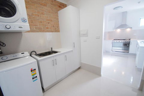 Banna Suites Apartments - Pubs and Clubs 1