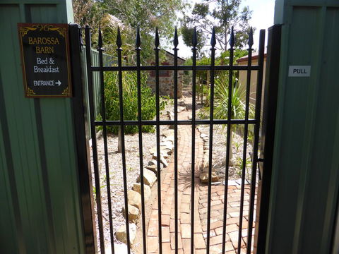 Barossa Barn Bed And Breakfast - Pubs and Clubs 3